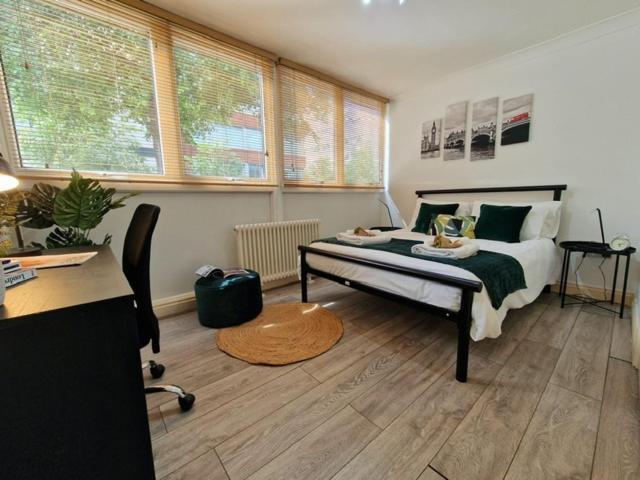 2 Bedrooms Flat In Great Location! Londýn Exteriér fotografie